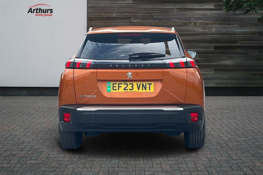 Peugeot e-2008 100Kw Allure Premium 50Kwh Orange #4