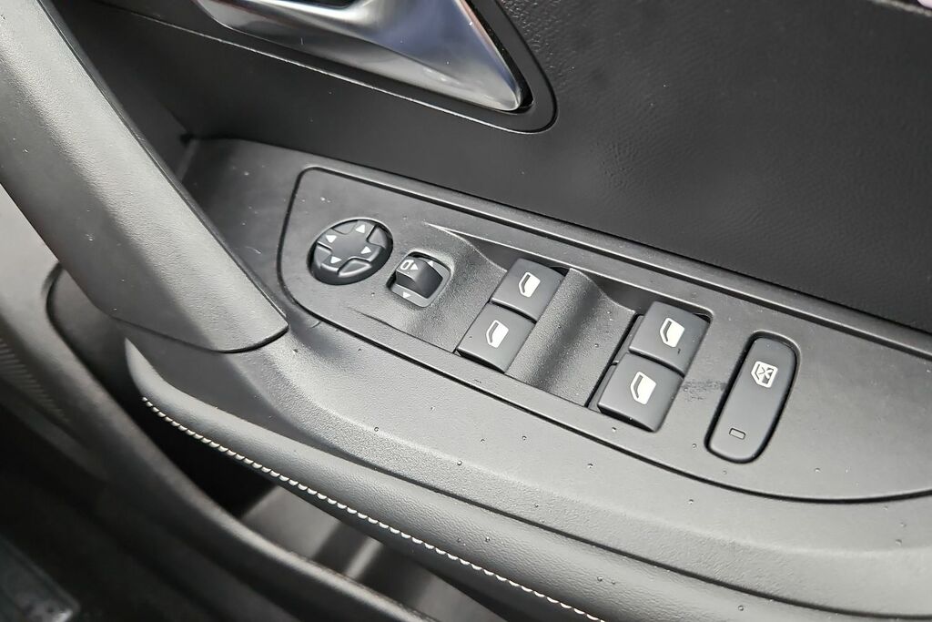 Peugeot 2008 2008 Active Puretech Ss Black #28