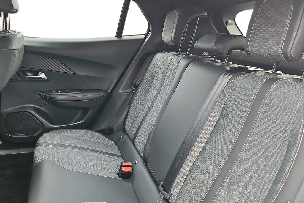 Peugeot 2008 2008 Active Puretech Ss Black #17