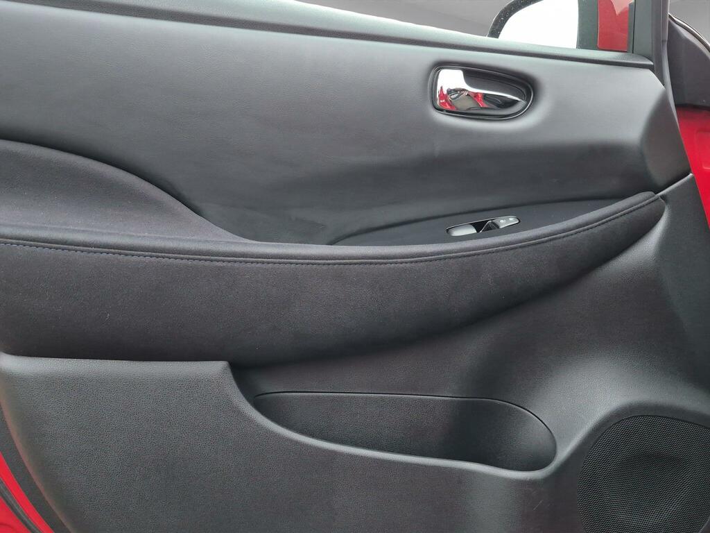 Nissan Leaf Tekna Red #29