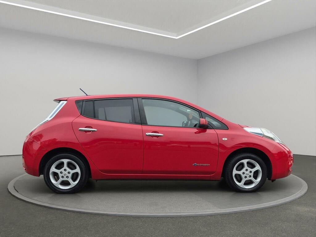 Nissan Leaf Tekna Red #7