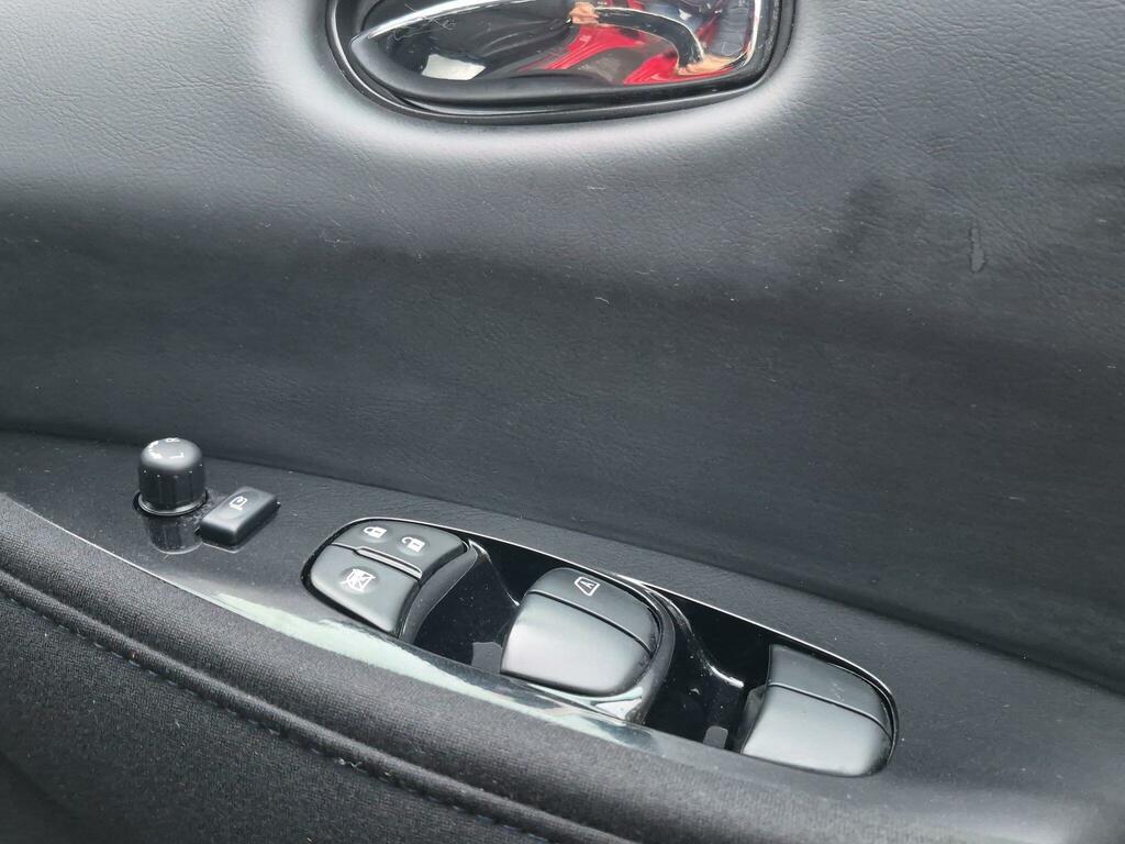 Nissan Leaf Tekna Red #30