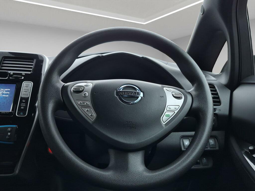 Nissan Leaf Tekna Red #51