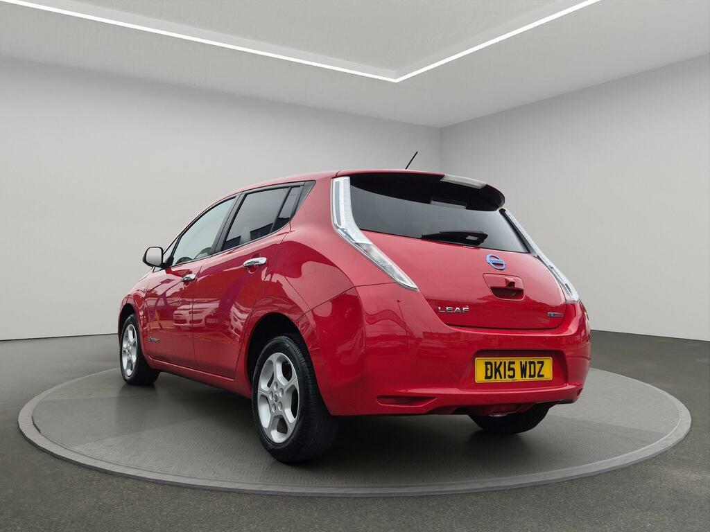 Nissan Leaf Hatchback Red #4