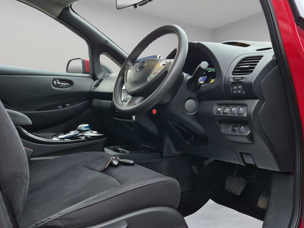 Nissan Leaf Tekna Red #18