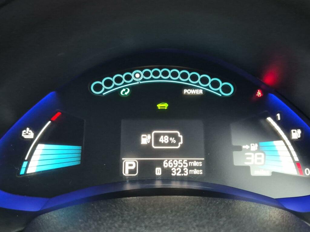 Nissan Leaf Tekna Red #47