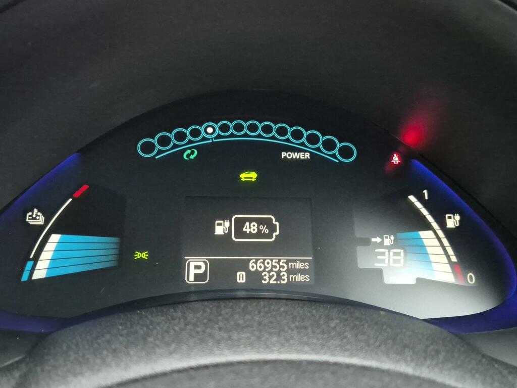 Nissan Leaf Tekna Red #46