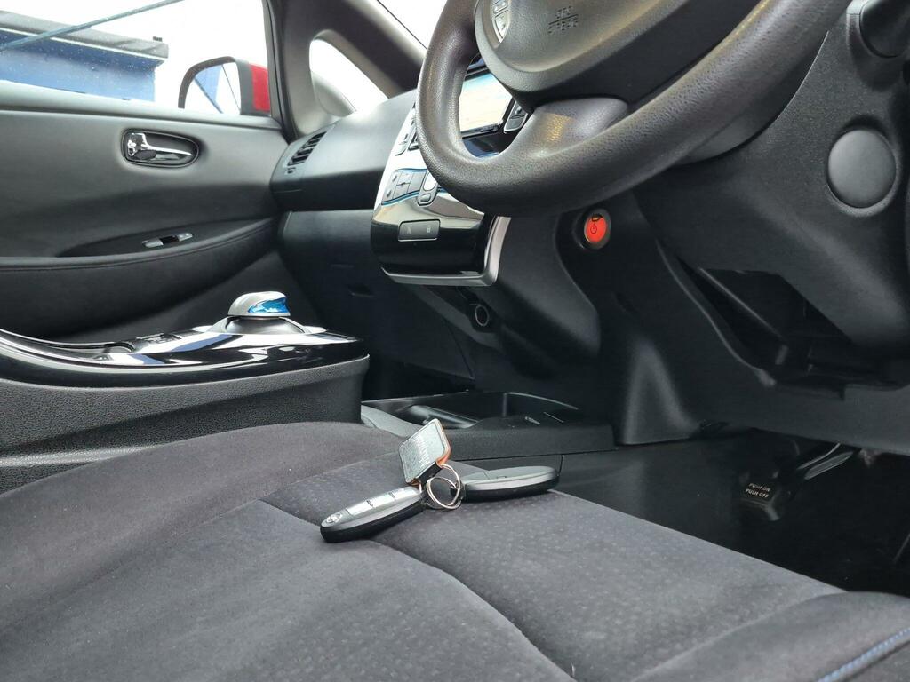 Nissan Leaf Tekna Red #13