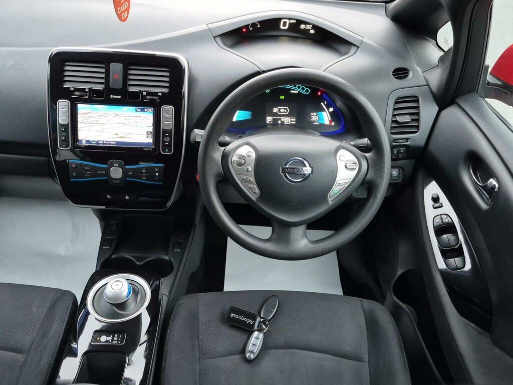 Nissan Leaf Tekna Red #12