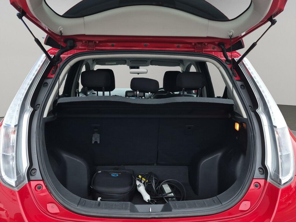 Nissan Leaf Tekna Red #50
