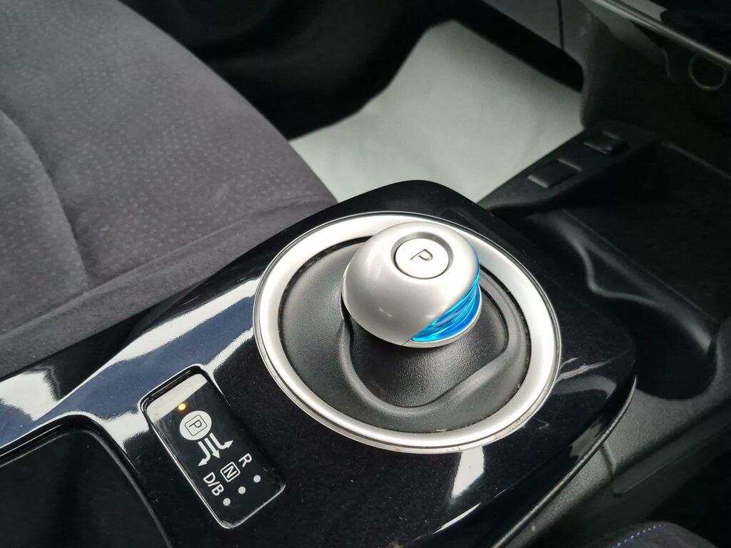 Nissan Leaf Tekna Red #9