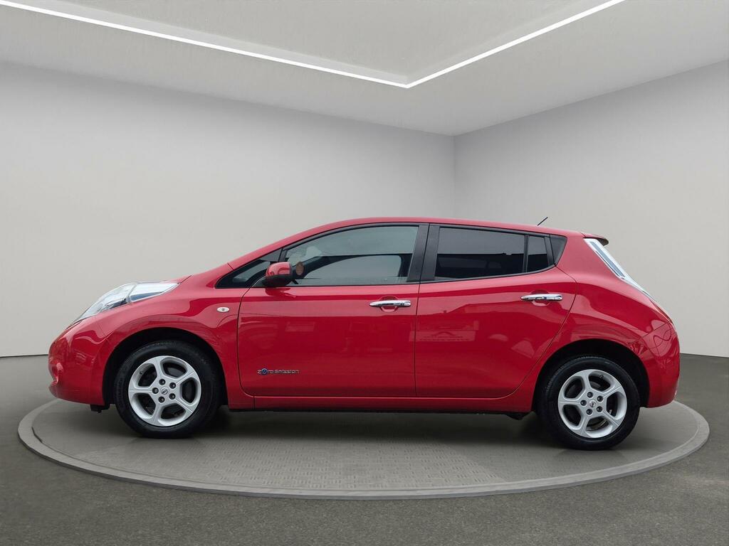 Nissan Leaf Hatchback Red #5