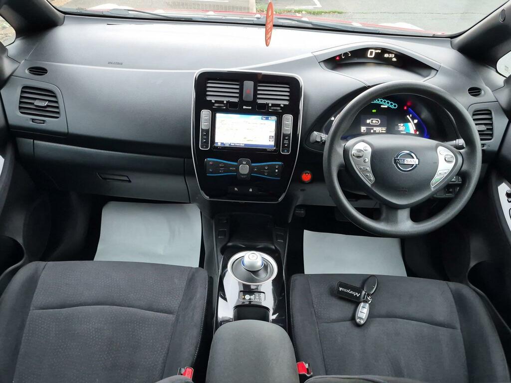 Nissan Leaf Tekna Red #11