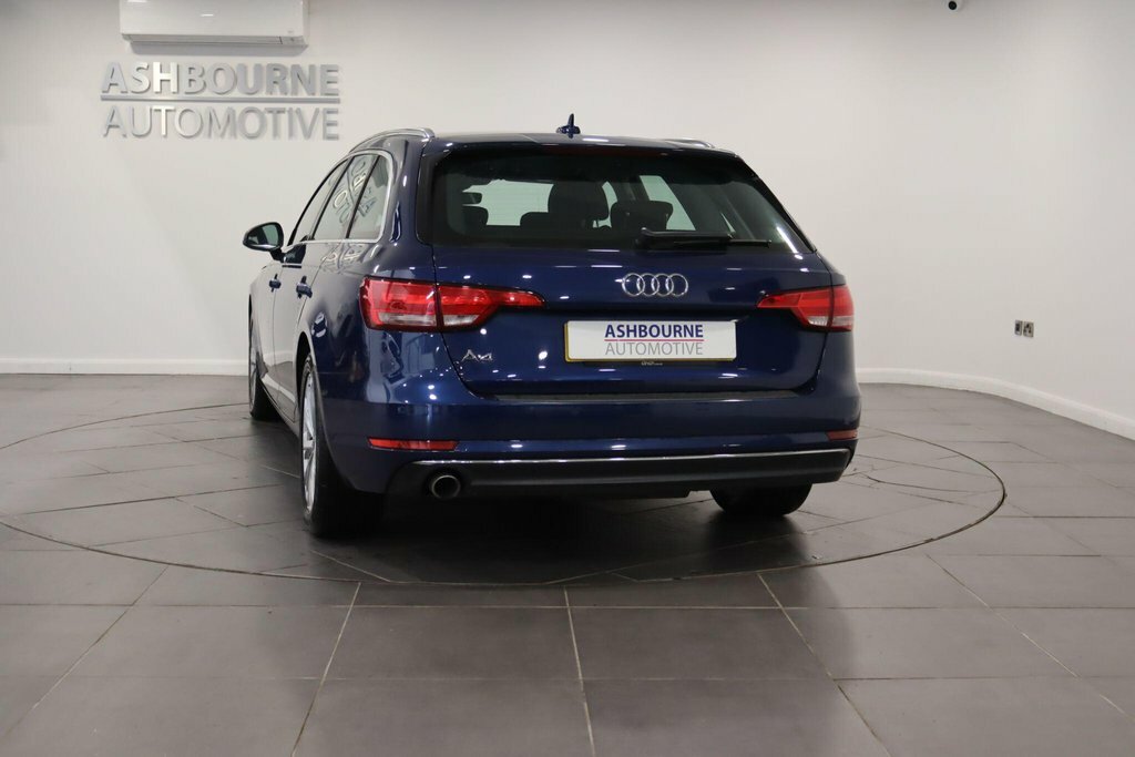 Audi A4 Avant Sport Black #35