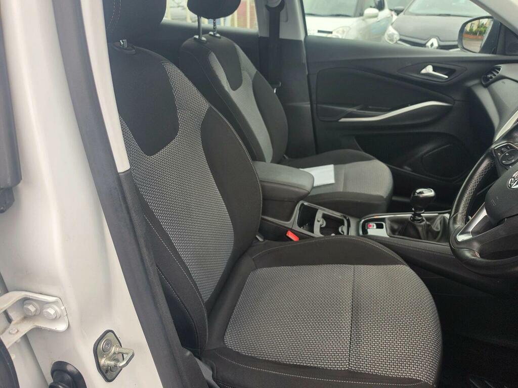Vauxhall Grandland X White #12