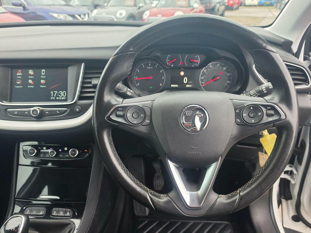 Vauxhall Grandland X White #9