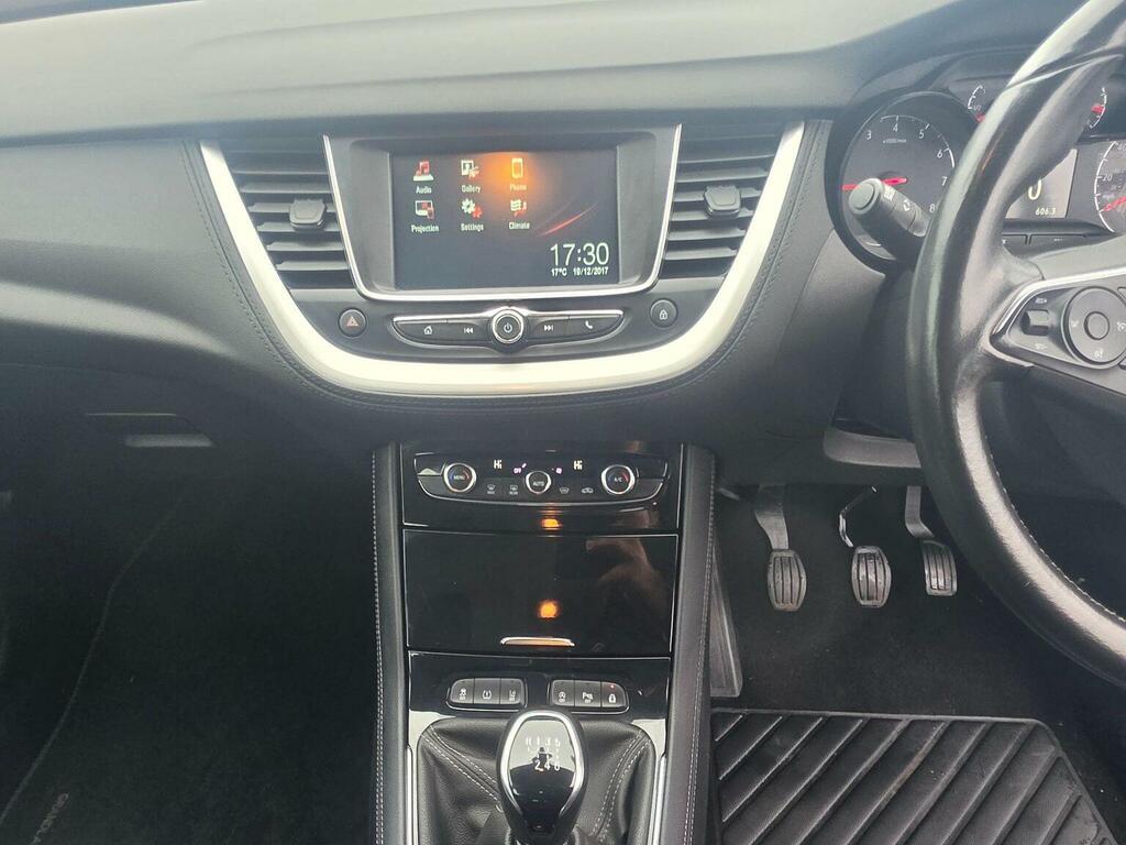 Vauxhall Grandland X White #11
