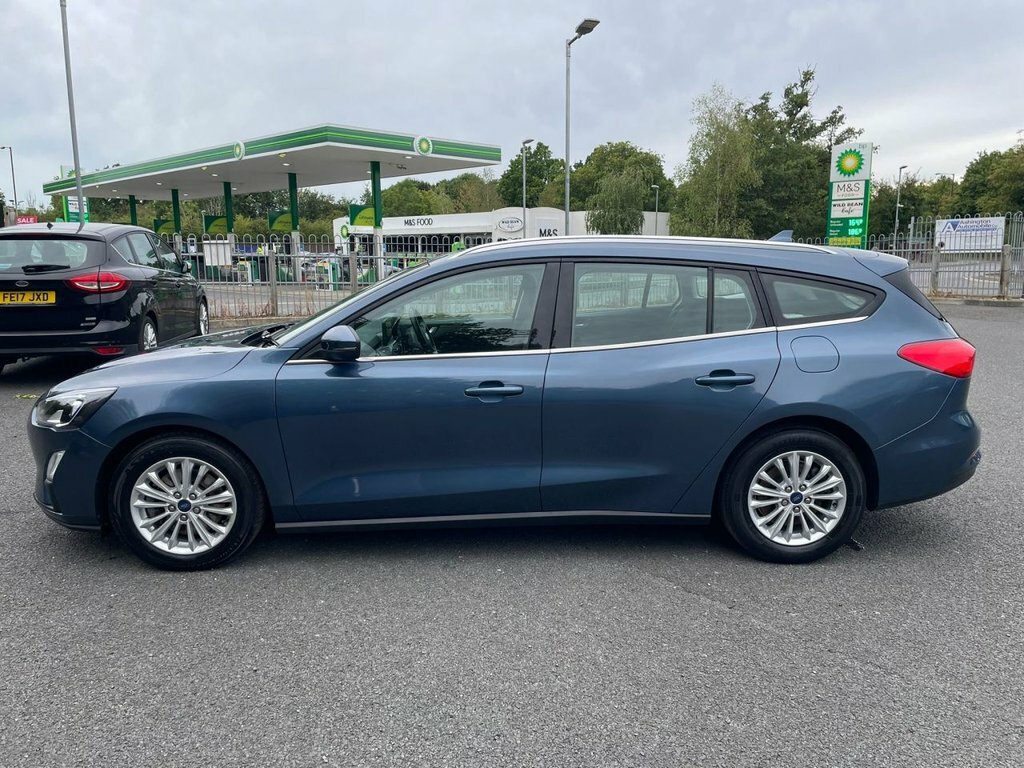 Ford Focus 1L Titanium Edition Blue #6