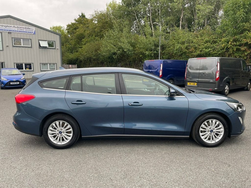 Ford Focus 1L Titanium Edition Blue #2