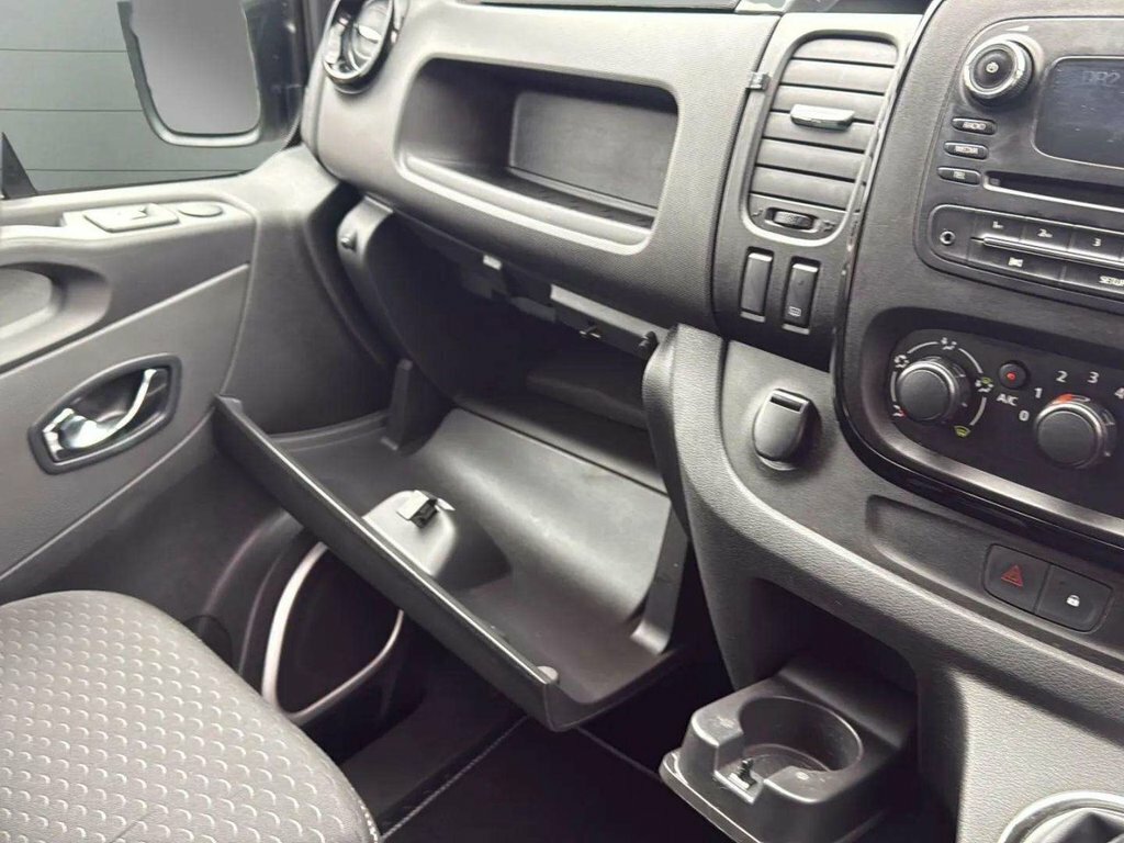 Vauxhall Vivaro Campervan 201818 White #15