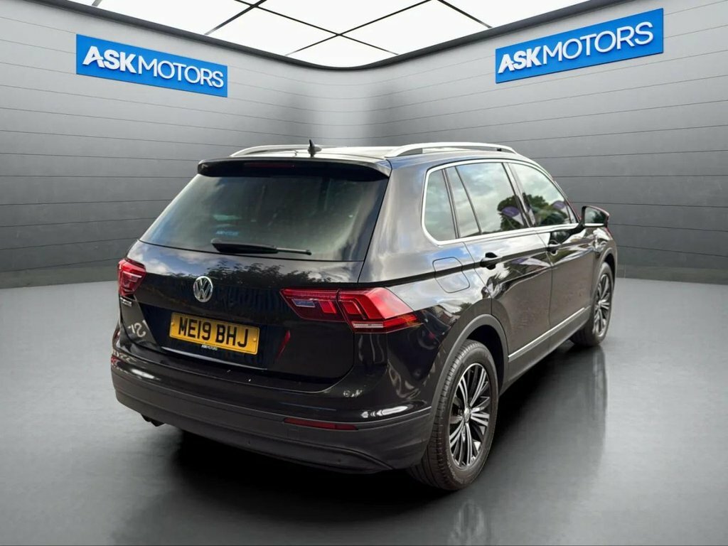 Volkswagen Tiguan 2L Se Navigation Black #6
