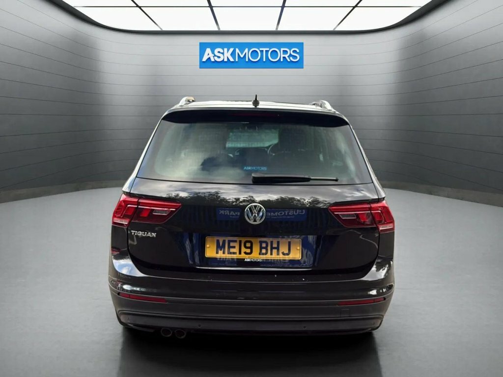 Volkswagen Tiguan 2L Se Navigation Black #4
