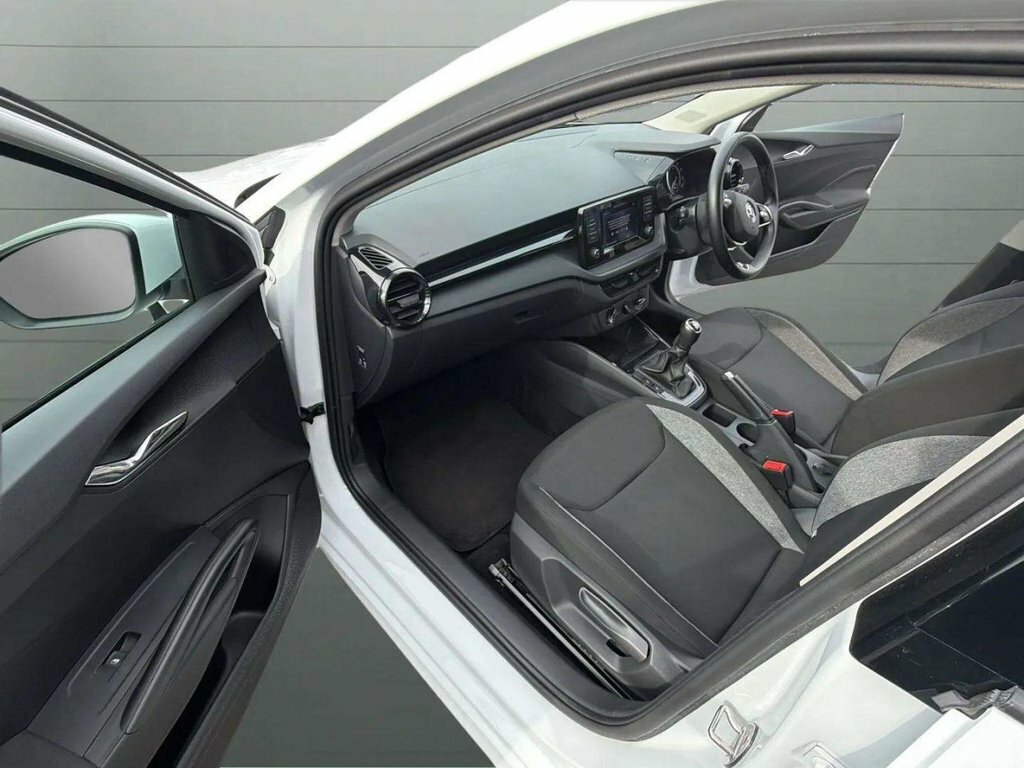 Skoda Fabia Colour Edition White #11