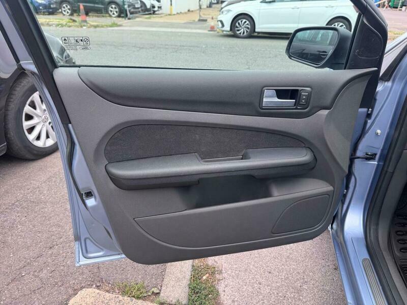 Ford Focus Hatchback 1.6 Zetec Climate 200656 Green #35
