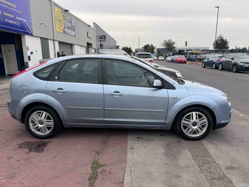 Ford Focus 1.6 Ghia Blue #2