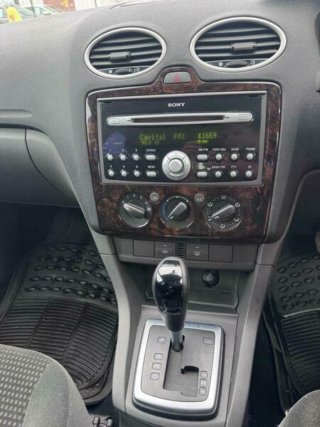 Ford Focus Hatchback 1.6 Zetec Climate 200656 Green #19