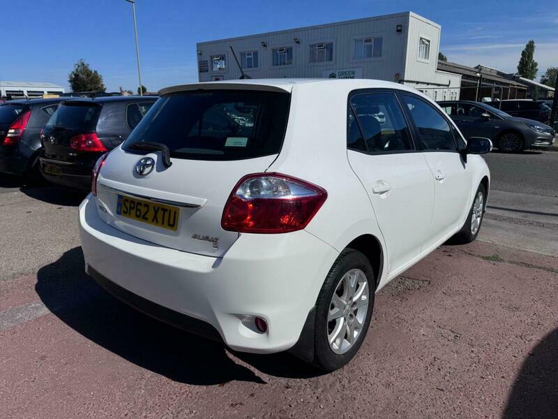 Toyota Auris 1.6 V-matic Colour Collection White #3