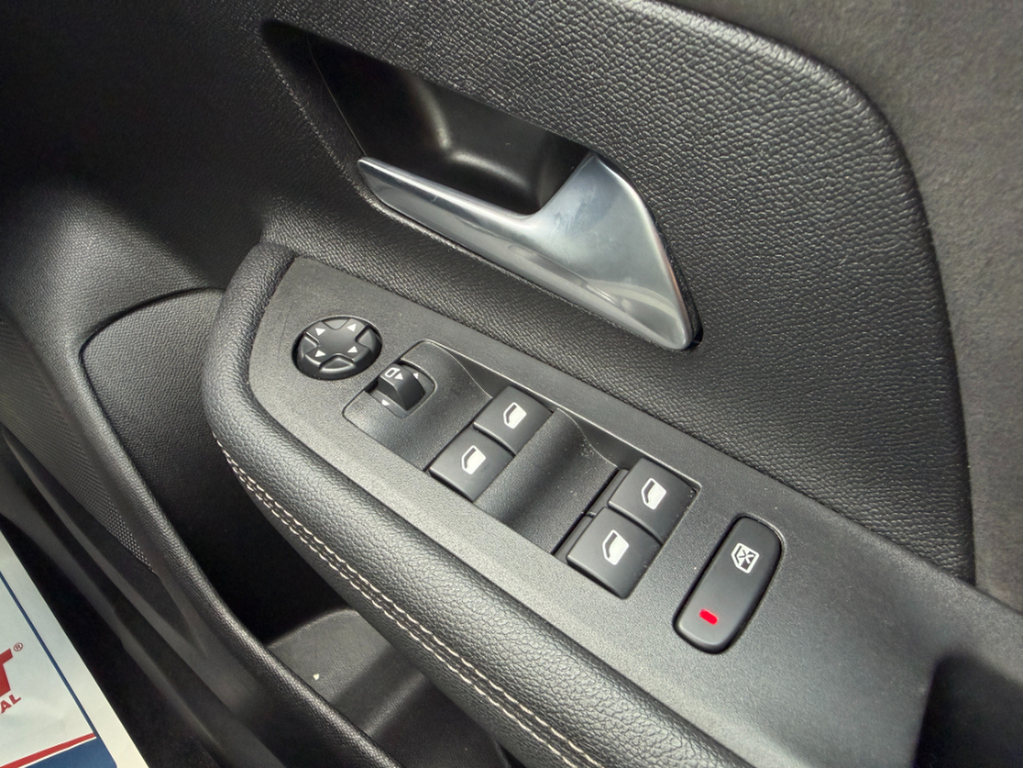 Vauxhall Mokka-e 50Kwh Ultimate White #25