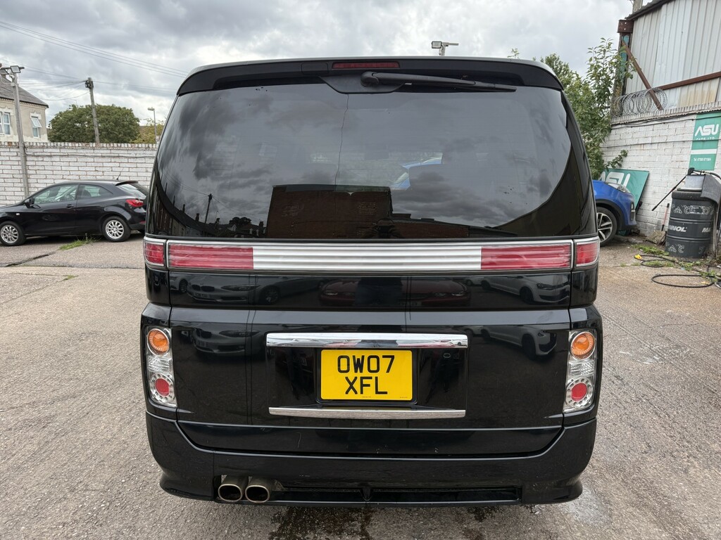 Nissan Elgrand Mpv 200707 Black #4