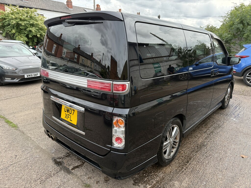 Nissan Elgrand Mpv 200707 Black #3