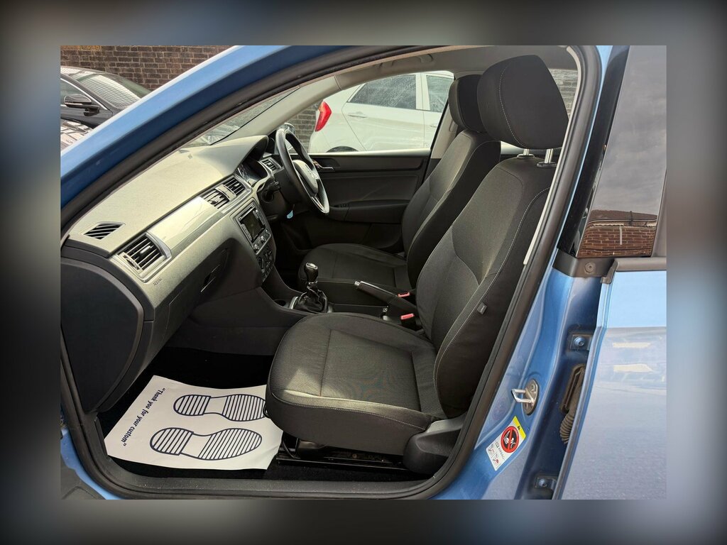 Skoda Rapid 1.6 Tdi Silver #14