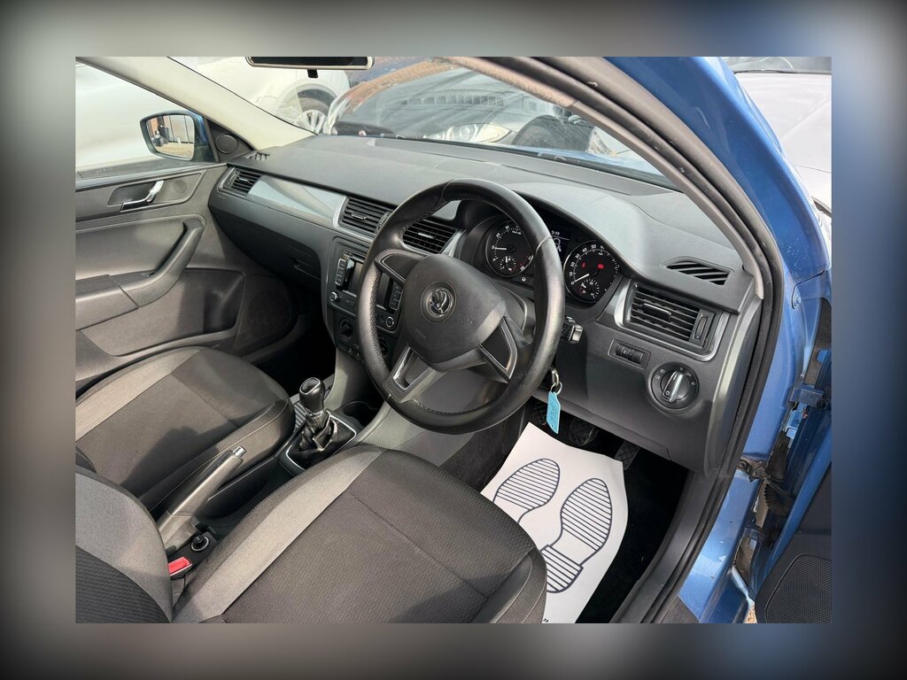 Skoda Rapid 1.6 Tdi Silver #10