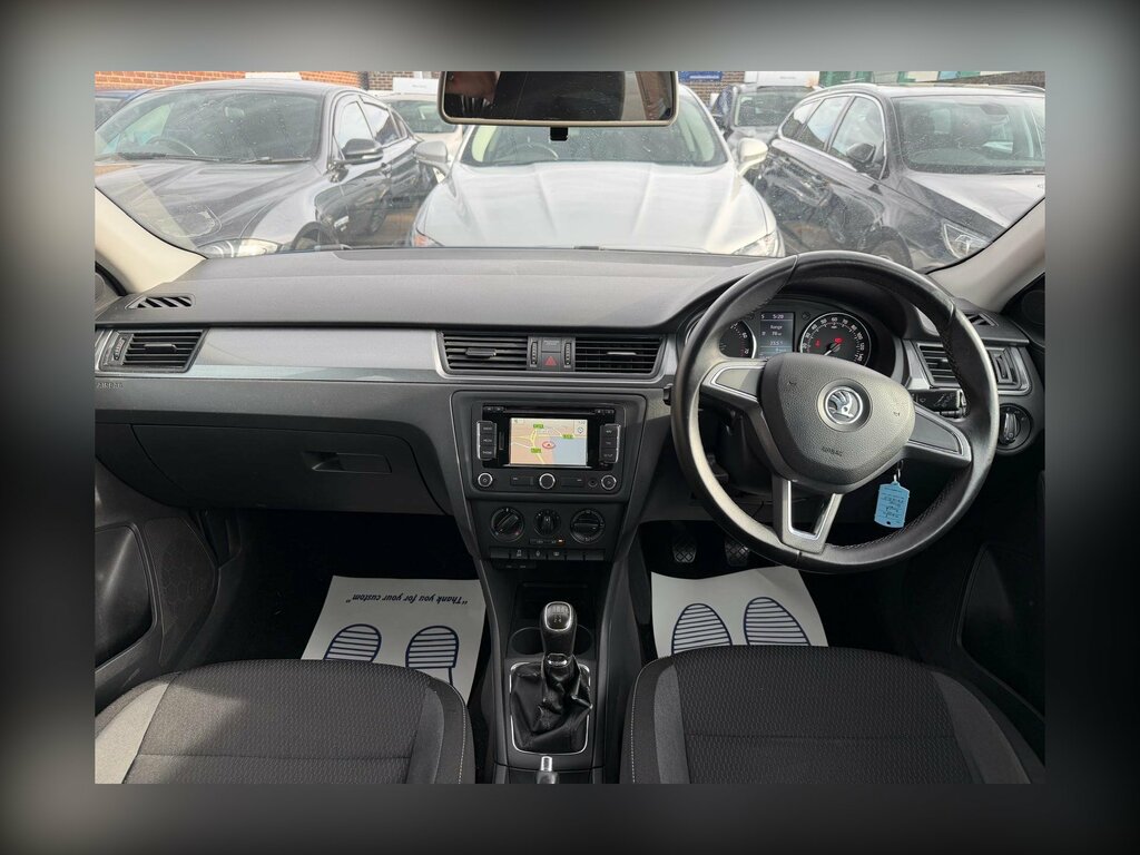 Skoda Rapid 1.6 Tdi Silver #11