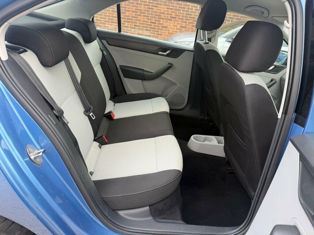 Skoda Rapid Hatchback 1.6 Tdi Elegance 201363 White #15