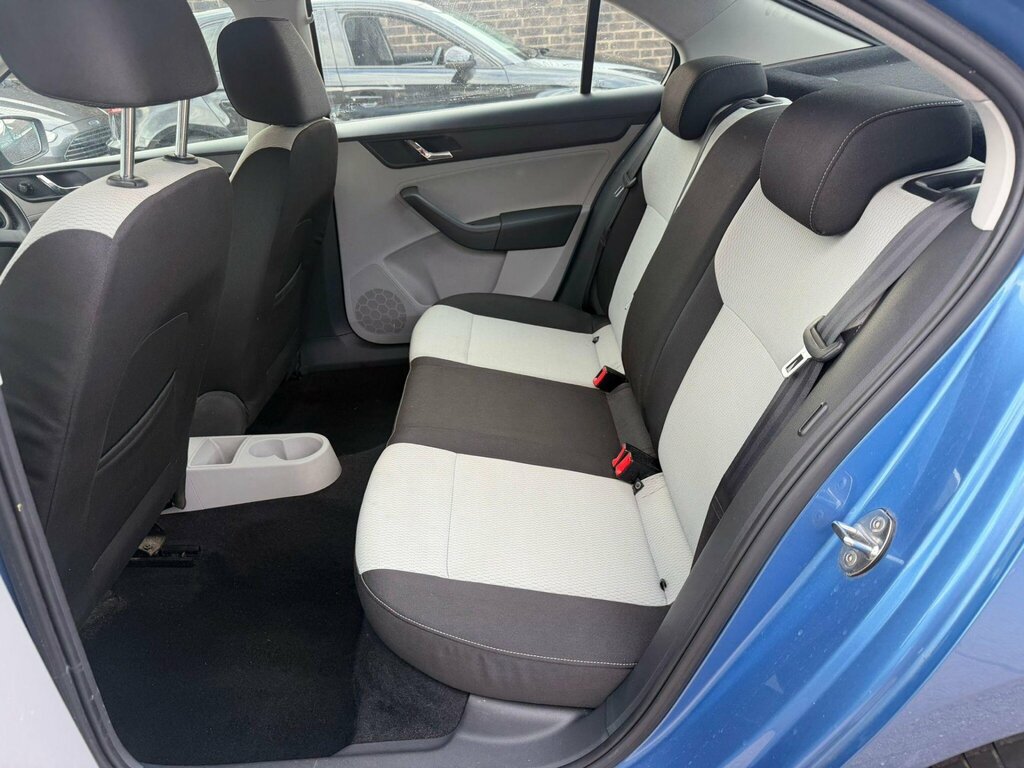 Skoda Rapid Hatchback 1.6 Tdi Elegance 201363 White #16