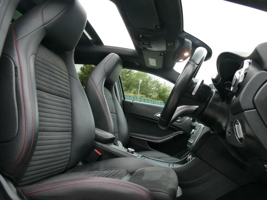 Mercedes-Benz GLA Class 2.1 Gla220d Amg Line Premium Plus 7G-dct 4Matic Black #4