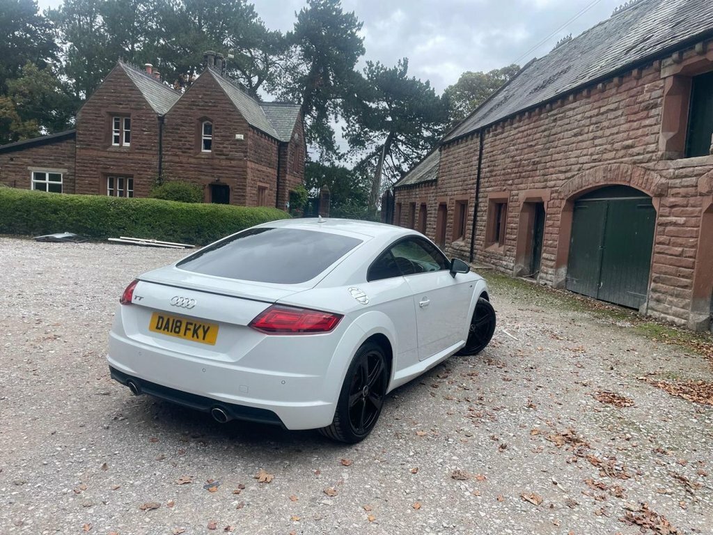 Audi TT 1.8 Tfsi Black Edition Coupe S Tronic E White #4