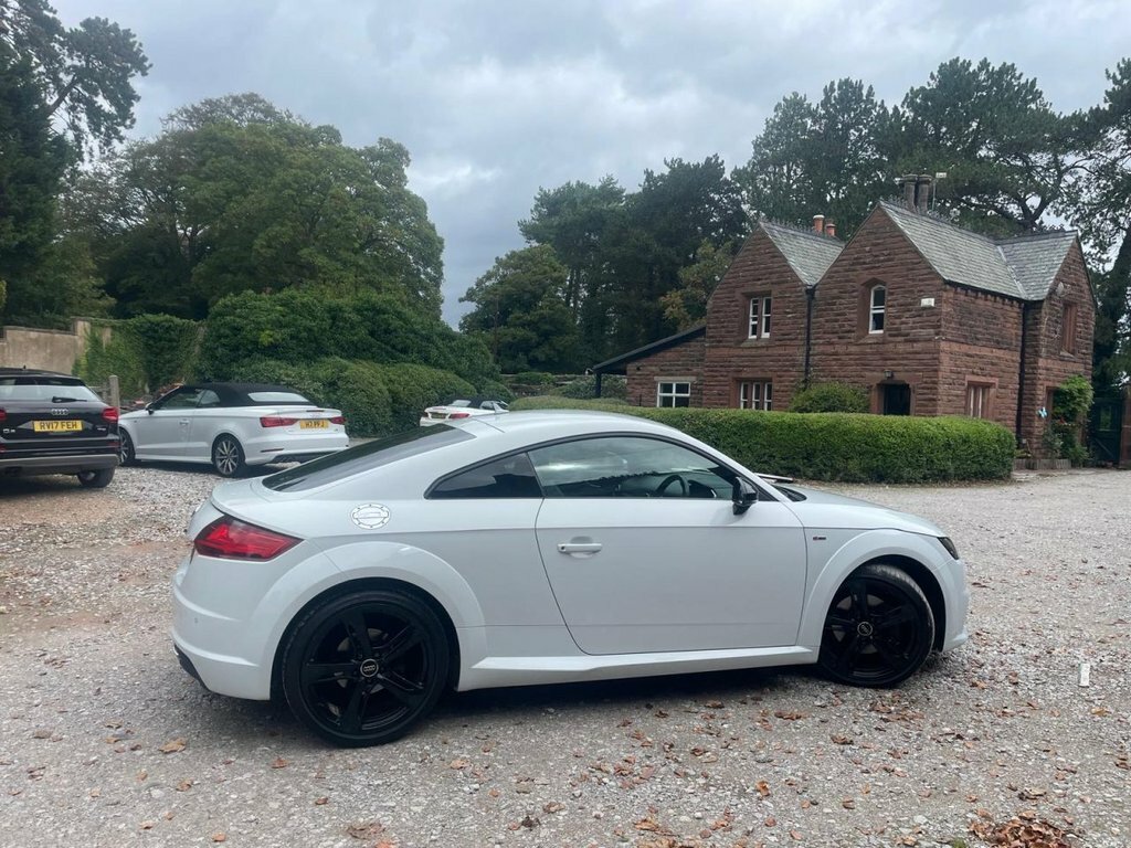 Audi TT 1.8 Tfsi Black Edition Coupe S Tronic E White #3