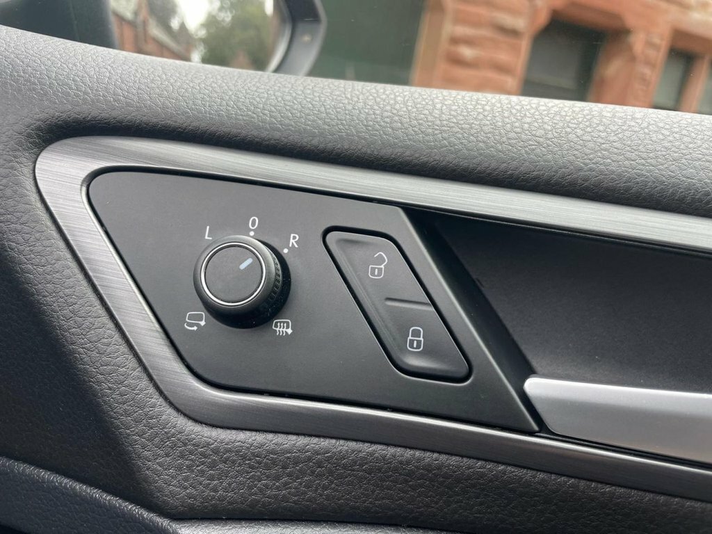 Volkswagen e-Golf 35.8Kwh E-golf Black #14