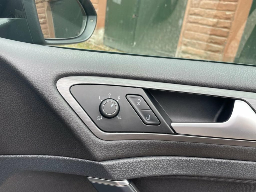 Volkswagen e-Golf 35.8Kwh E-golf Black #11