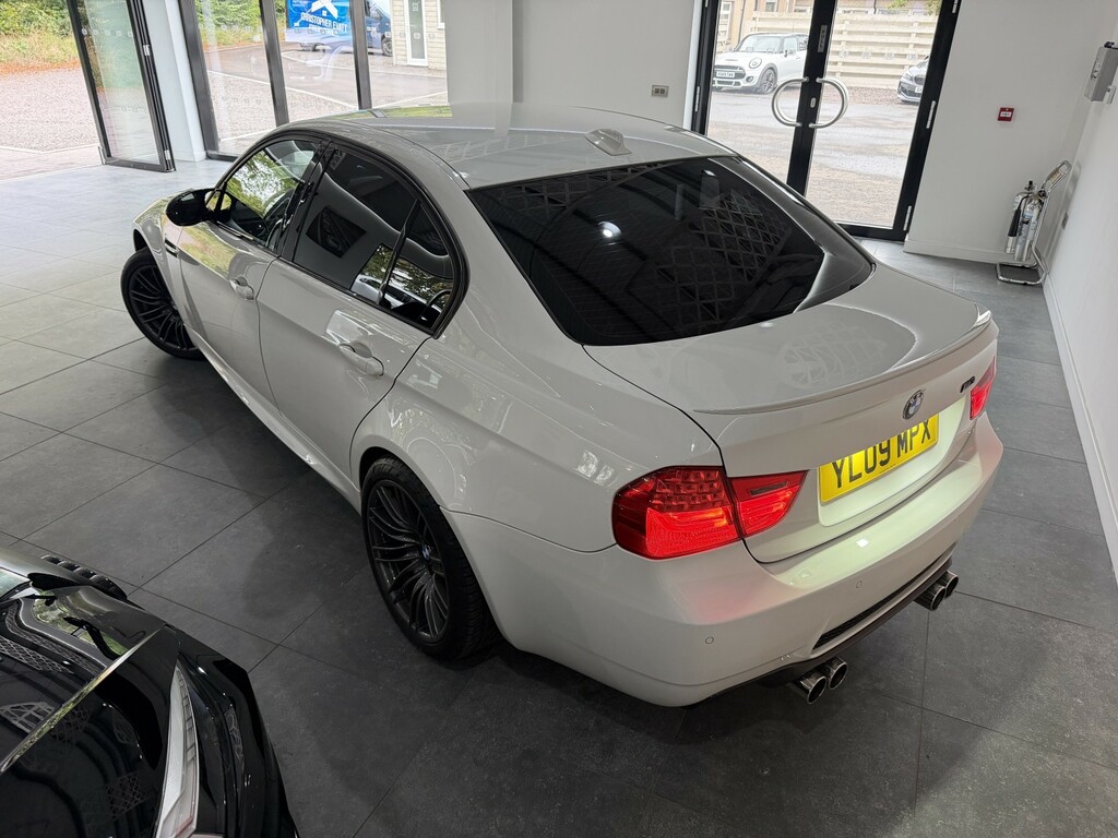 BMW M3 Saloon 4.0 Iv8 2009 White #2