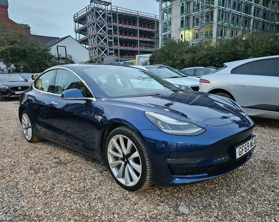 Tesla Model 3 Long Range Blue