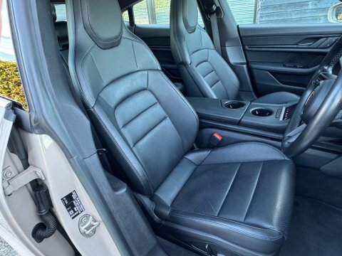 Porsche Taycan Performance Plus 93.4Kwh Beige #2