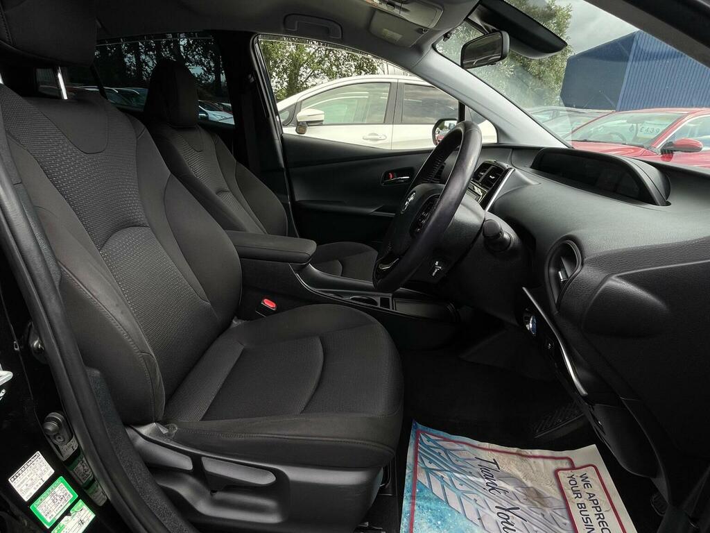 Toyota Prius Active White #11