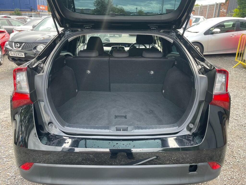 Toyota Prius Active White #7