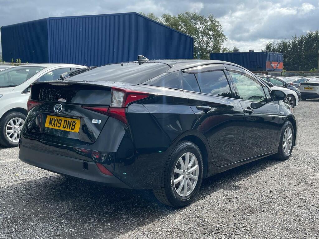 Toyota Prius Active White #8